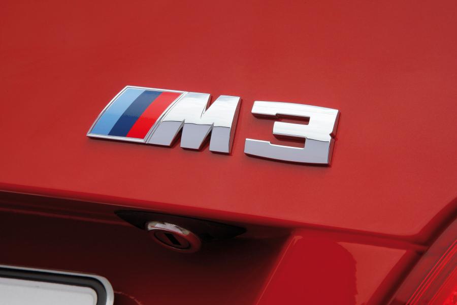 Логотип BMW M3 Coupe (E92) 2007 года  (фото 18 из 44)